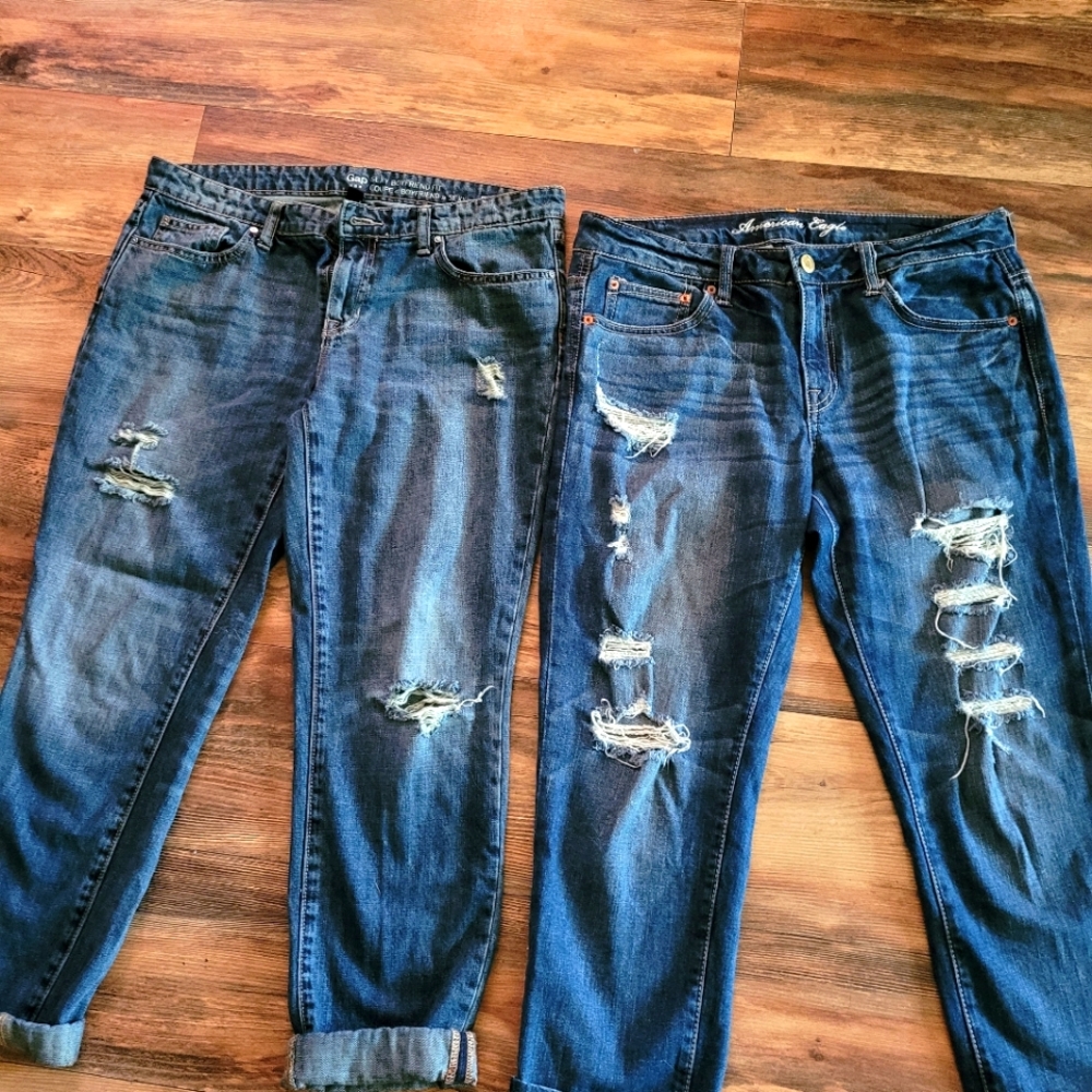 American Eagle And Gap distressed Capris